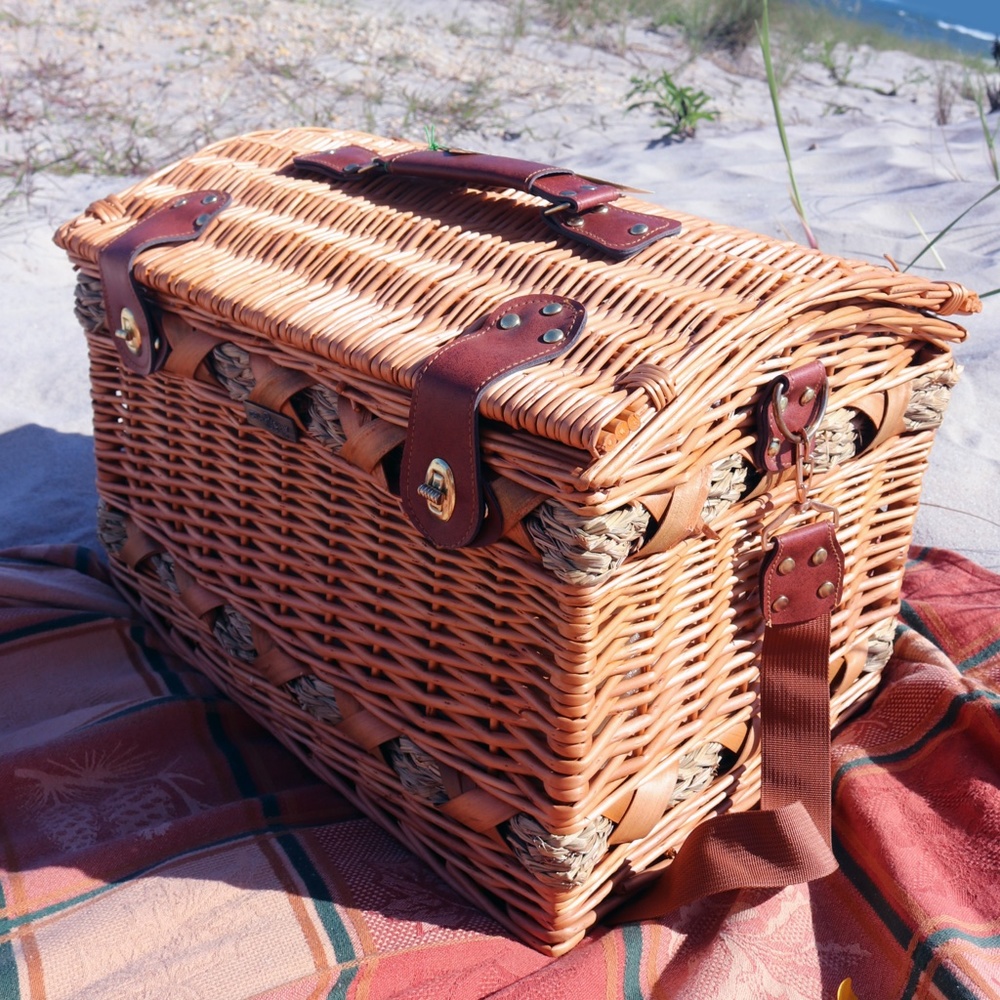 Luxury Treasure Chest Picnic Basket For Four - Picture 4 of 9